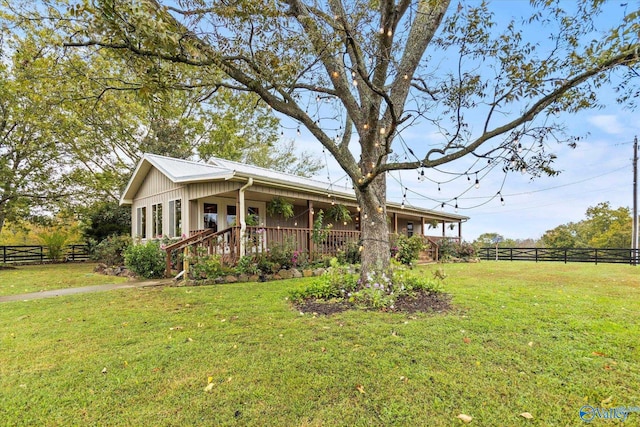 view of front of home featuring covered porch and a front lawn