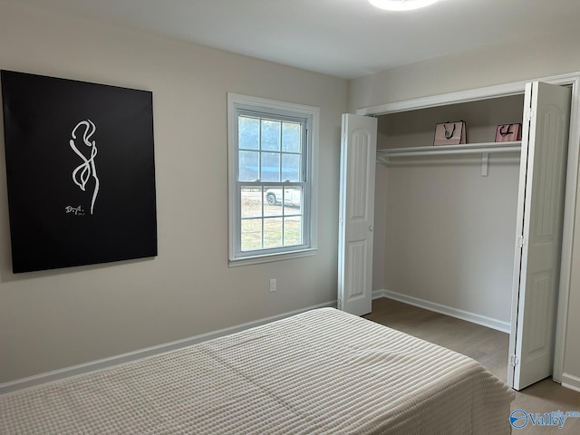 unfurnished bedroom with hardwood / wood-style flooring and a closet