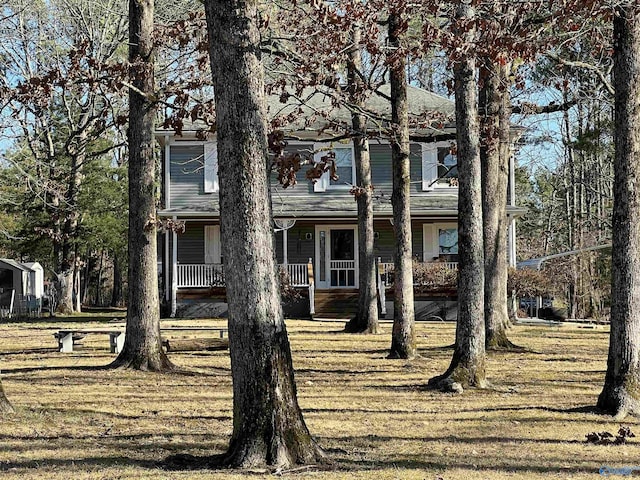 view of front of property featuring covered porch and a front lawn