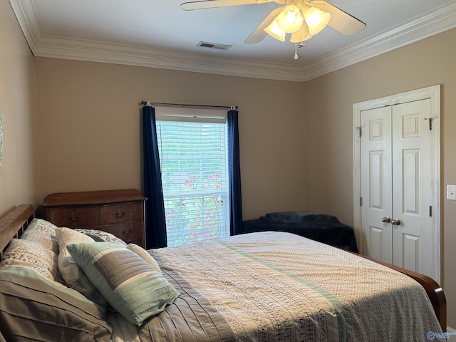 bedroom featuring ceiling fan, a closet, visible vents, and crown molding