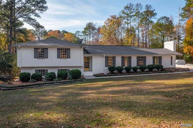 view of front of house with a front yard