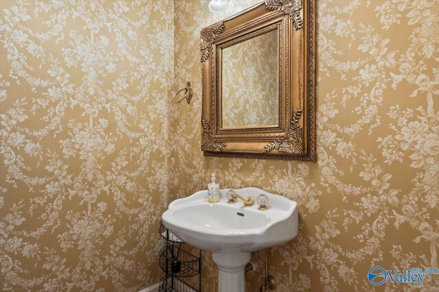 bathroom featuring wallpapered walls