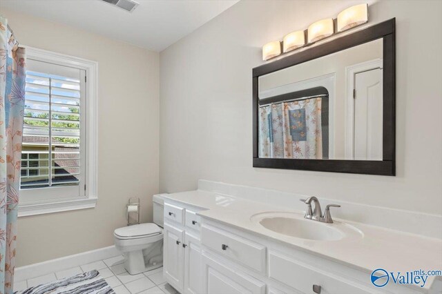 bathroom with a shower with curtain and vanity