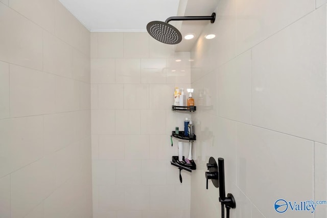 interior details with a tile shower