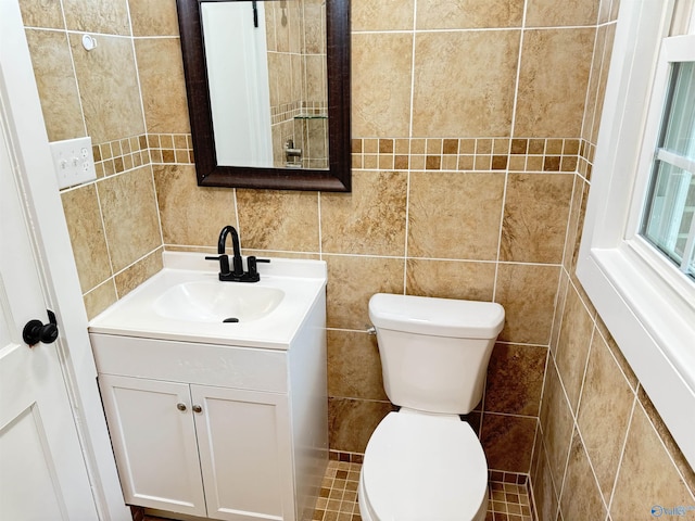 403 SW Arcadia St, Hartselle, AL 35640 - bathroom featuring tile walls, toilet, and vanity