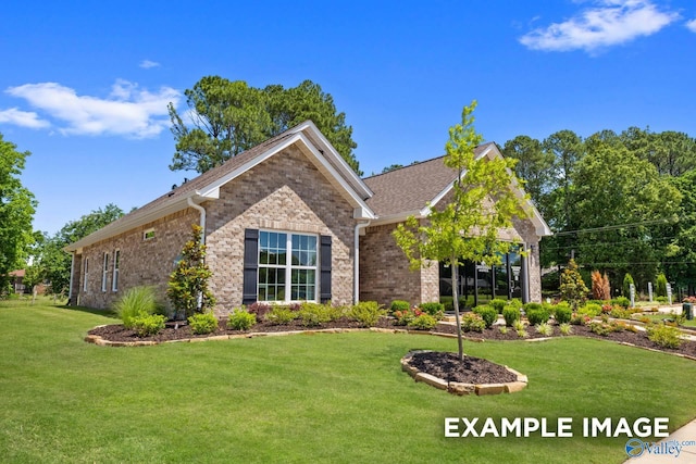 craftsman house featuring a front yard