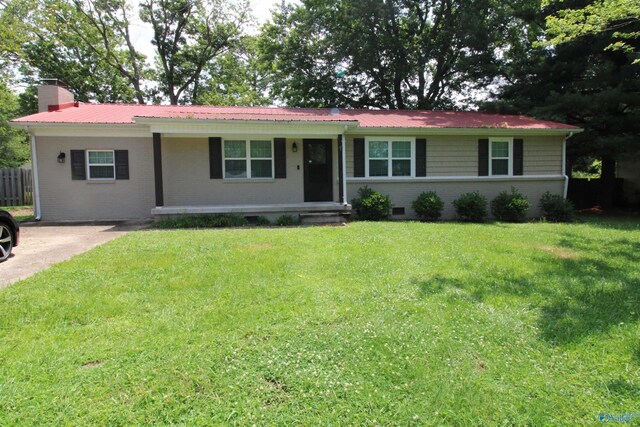 ranch-style home featuring a front yard