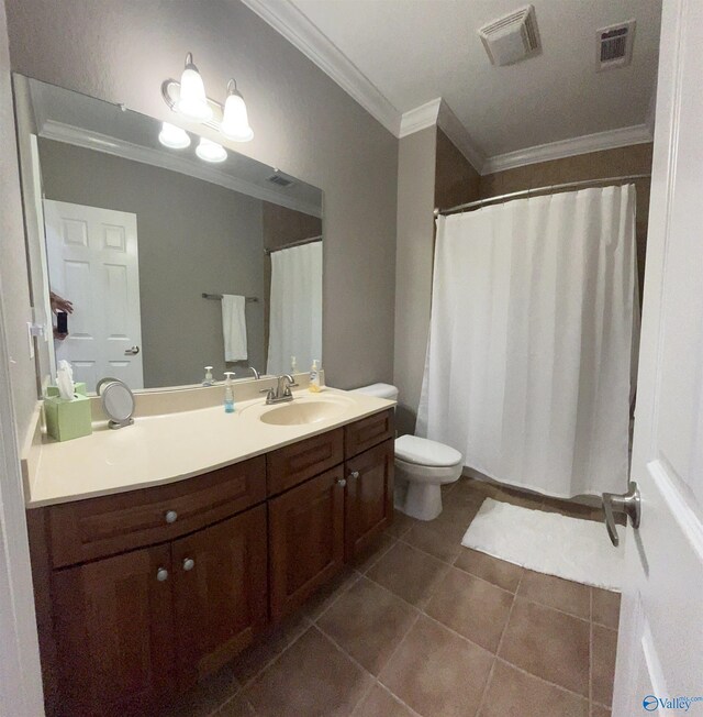 kitchen with crown molding, light hardwood / wood-style flooring, dishwasher, kitchen peninsula, and ceiling fan