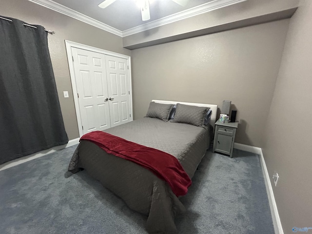 bedroom with a ceiling fan, carpet, baseboards, and crown molding