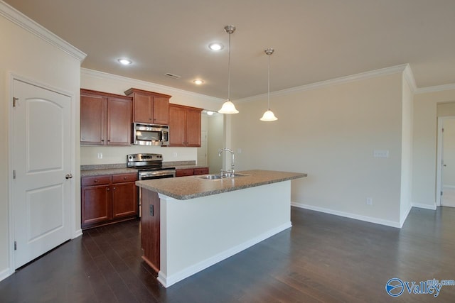 kitchen featuring sink, hanging light fixtures, stainless steel appliances, a center island with sink, and ornamental molding