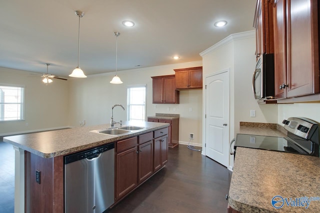 kitchen featuring a kitchen island with sink, sink, crown molding, ceiling fan, and appliances with stainless steel finishes