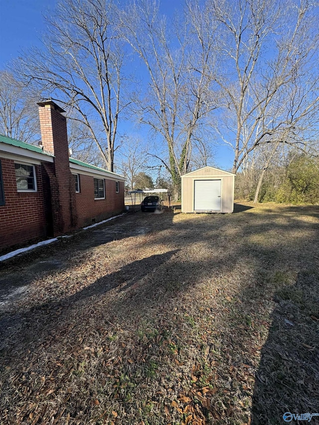 view of yard with a garage and an outdoor structure