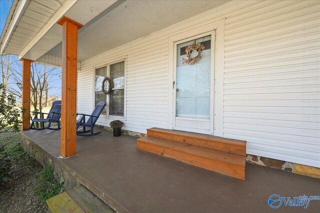 doorway to property with covered porch