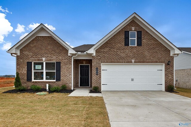 view of front of home featuring a front yard