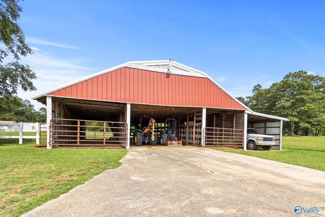 view of outdoor structure featuring a yard