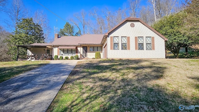 single story home featuring a front lawn