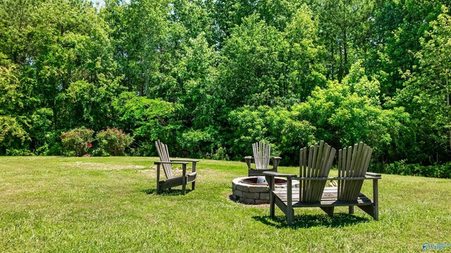 view of yard featuring an outdoor fire pit