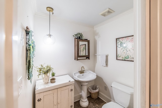 bathroom with crown molding, toilet, baseboards, and visible vents