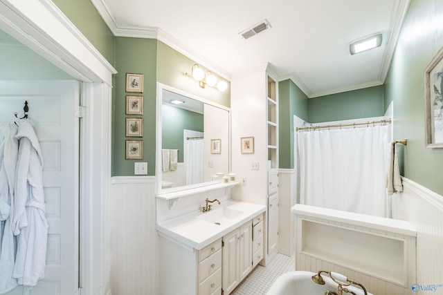 full bath featuring visible vents, crown molding, a wainscoted wall, a shower with curtain, and vanity