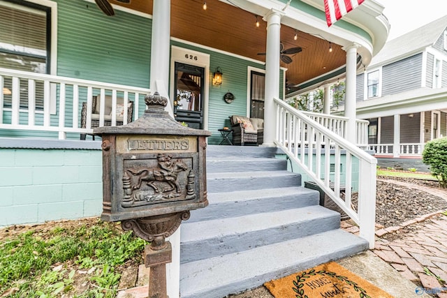 property entrance with a porch and a ceiling fan