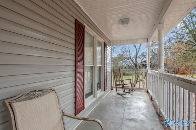 balcony featuring covered porch