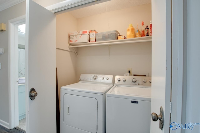 laundry room featuring independent washer and dryer and a textured ceiling