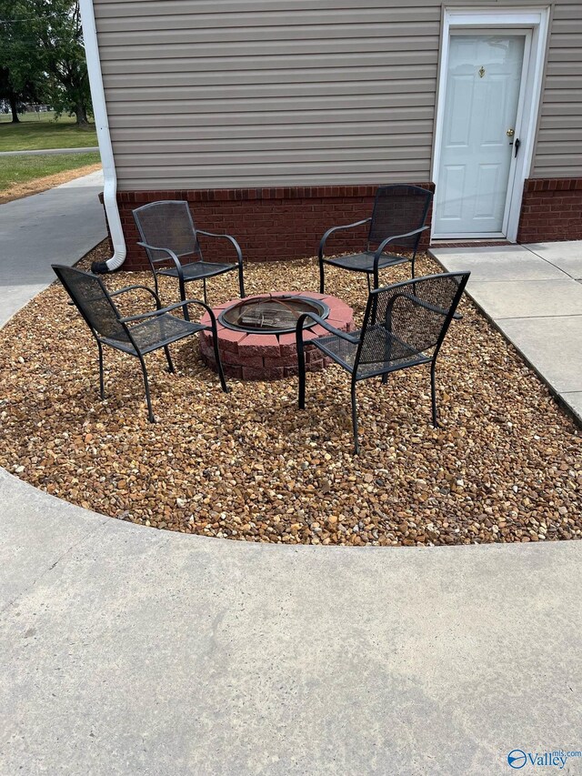 view of patio featuring an outdoor fire pit