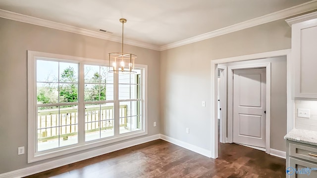 unfurnished dining area featuring dark wood-type flooring, baseboards, visible vents, and a chandelier