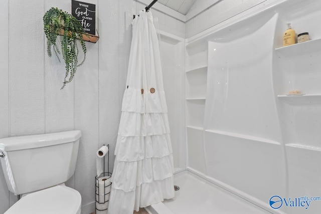 1081 County Road 190, Moulton, AL 35650 - bathroom with curtained shower and toilet