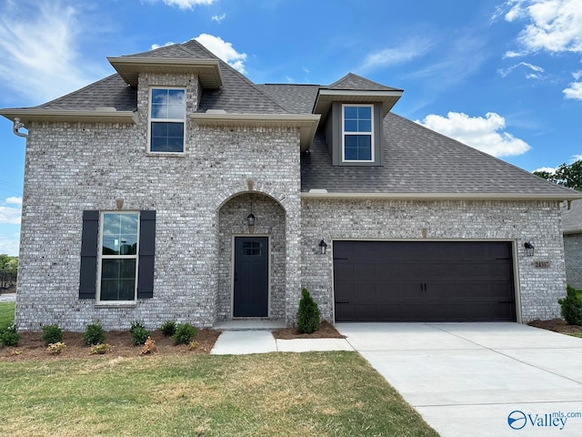 view of front of property with a front yard