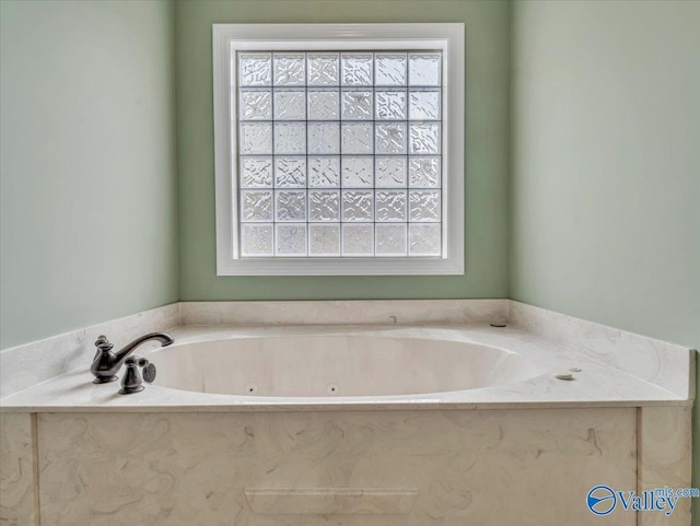 7515 Park Trace Ln SE, Owens Cross Roads, AL 35763 - bathroom featuring a tub with jets