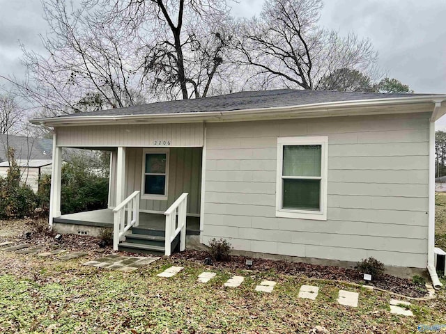 view of front facade with covered porch