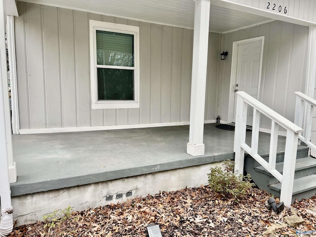 entrance to property featuring a porch