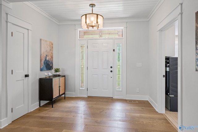 139 Summit Pt, Guntersville, AL 35976 - foyer entrance featuring a chandelier, light wood-style flooring, ornamental molding, and baseboards