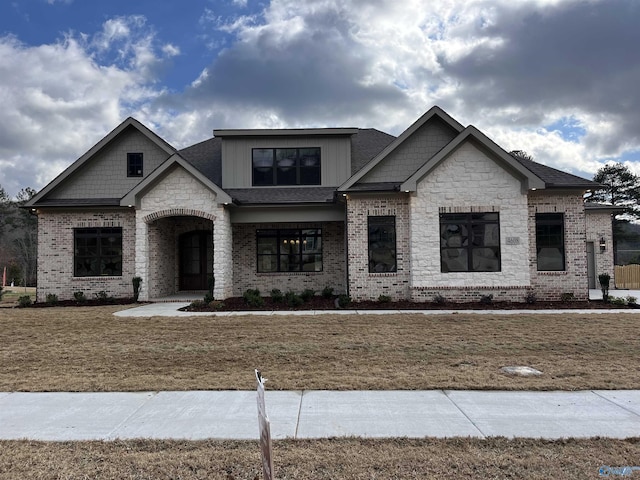 view of front of property with a front yard