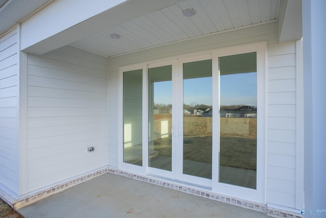 entrance to property featuring a patio area