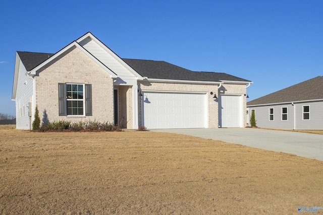 view of front of property featuring a garage and a front yard