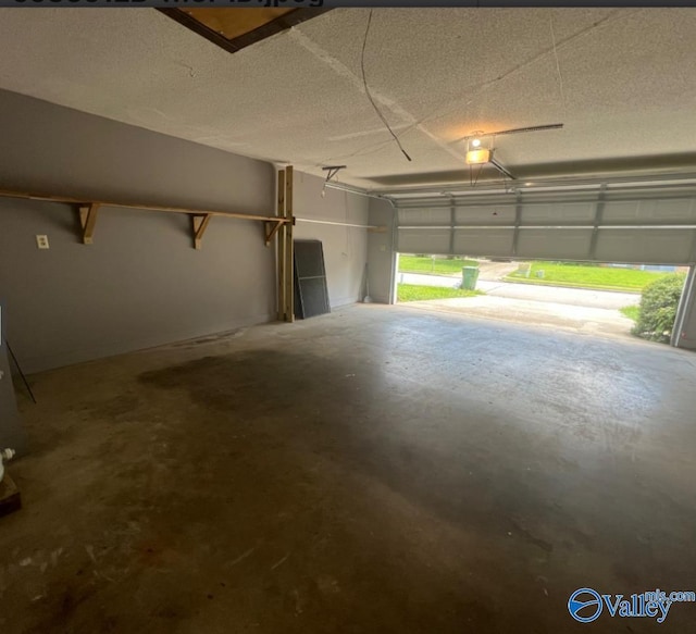 1008 Brighton Cir, Huntsville, AL 35803 - garage with a garage door opener