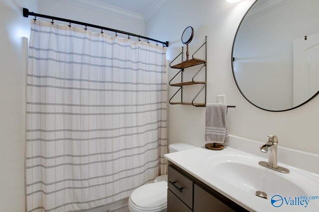 full bath with toilet, a shower with curtain, ornamental molding, and vanity