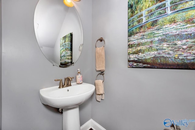 bathroom with baseboards