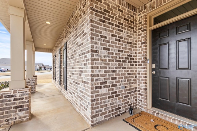 property entrance featuring a porch