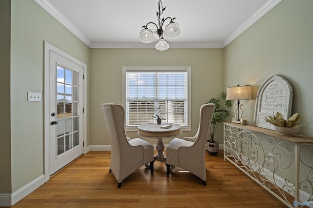 living area featuring ornamental molding, light hardwood / wood-style flooring, and a notable chandelier