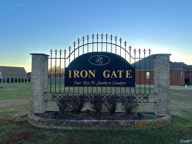 community sign featuring a lawn