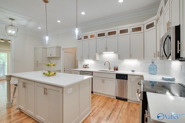 kitchen with a kitchen island, backsplash, crown molding, a sink, and stainless steel appliances