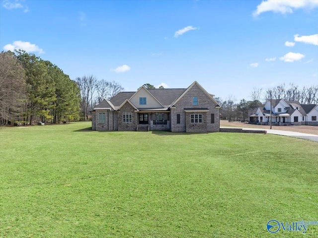 view of front of property featuring a front yard