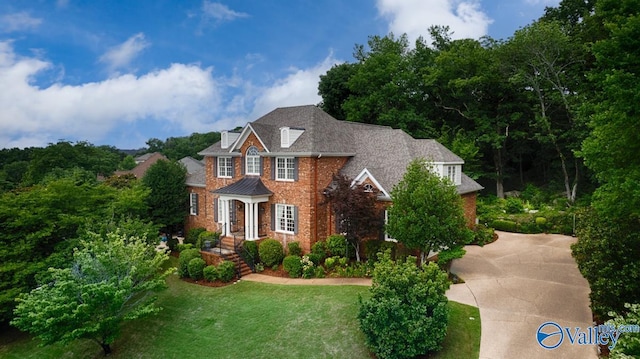 2117 Springhouse Rd SE, Huntsville, AL 35802 - view of front facade with brick siding and a front yard