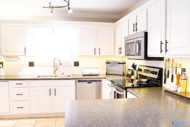 1508 Berrivine Dr, Hartselle, AL 35640 - kitchen featuring stainless steel appliances, a sink, white cabinetry, and crown molding
