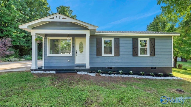 view of front of property featuring crawl space, covered porch, and a front lawn