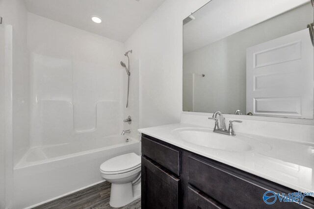 6032 Barringer Ct, Huntsville, AL 35806 - full bathroom with vanity, recessed lighting, toilet, bathtub / shower combination, and wood finished floors