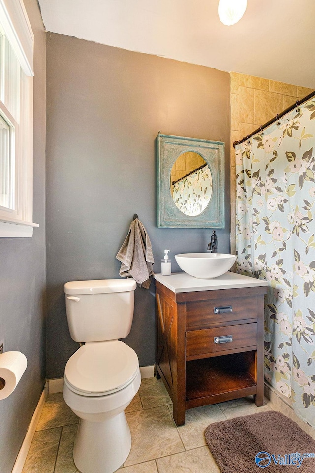 3392 Williams St, Hokes Bluff, AL 35903 - full bath featuring vanity, tile patterned floors, and curtained shower